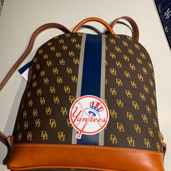 🔴SOLD🔴 Dooney & Bourke Backpack ZIP Pod  YANKEES - Picture 1 of 7